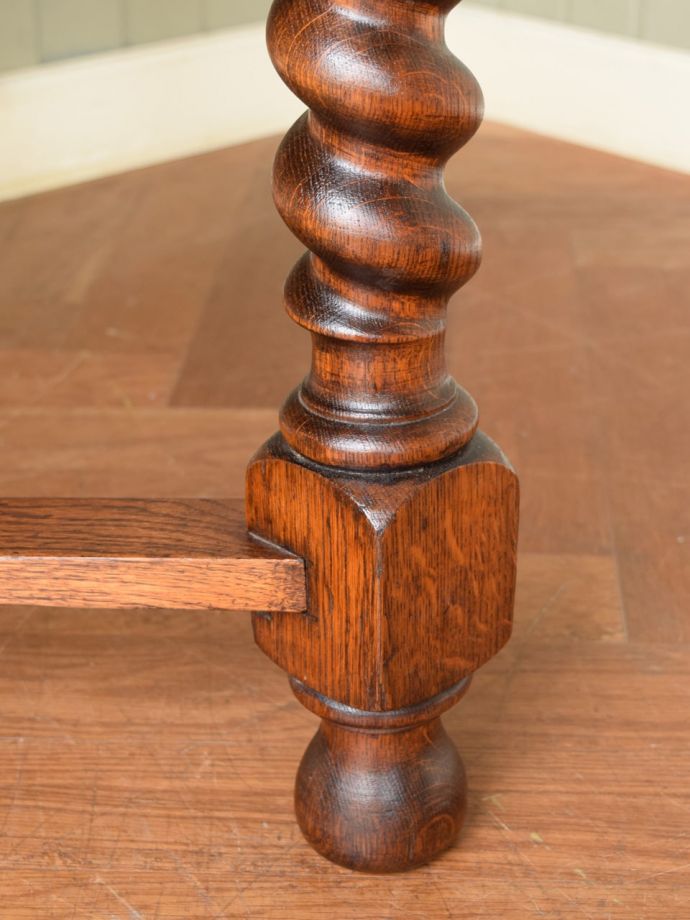 アンティークテーブルの脚