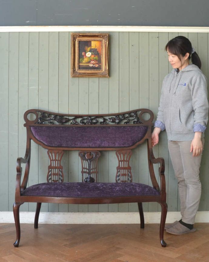 セティ・ソファ・ベンチ アンティーク チェア 英国のアンティークセティ、繊細な彫刻が美しいアーム付き長椅子(ソファ)。最上級の美しさで見た人みんなを魅了する椅子アンティークの椅子の中でも特に美しいセティ。(q-269-c)