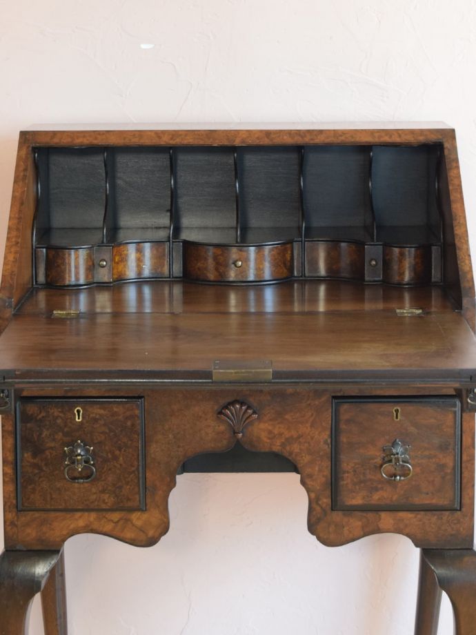 アンティークビューローの扉の中