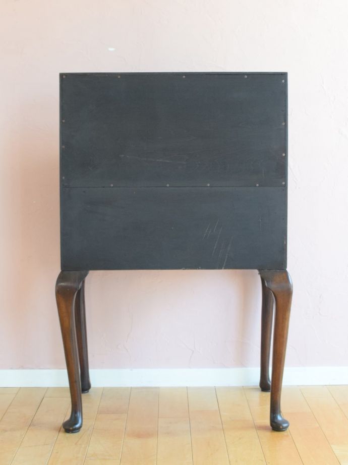 ビューローの後ろ姿