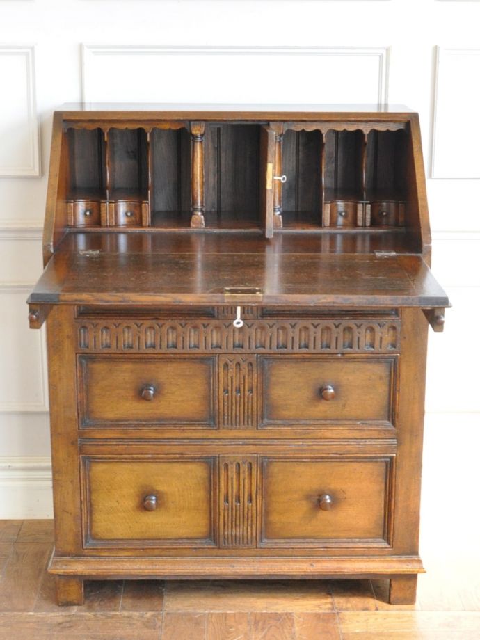 アンティークビューローの扉の中