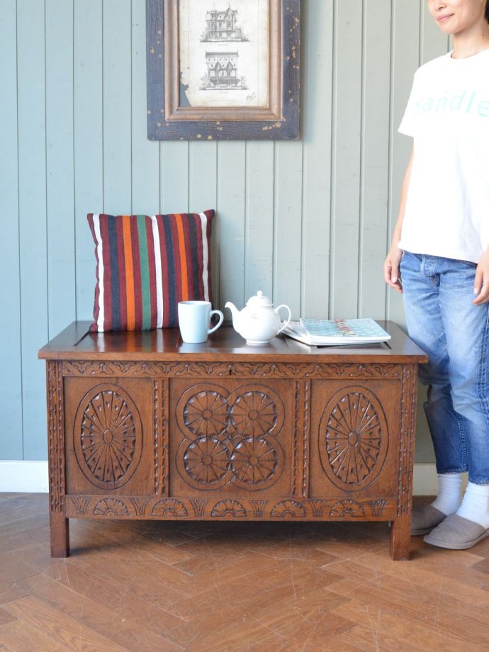 アンティークのブランケットボックス