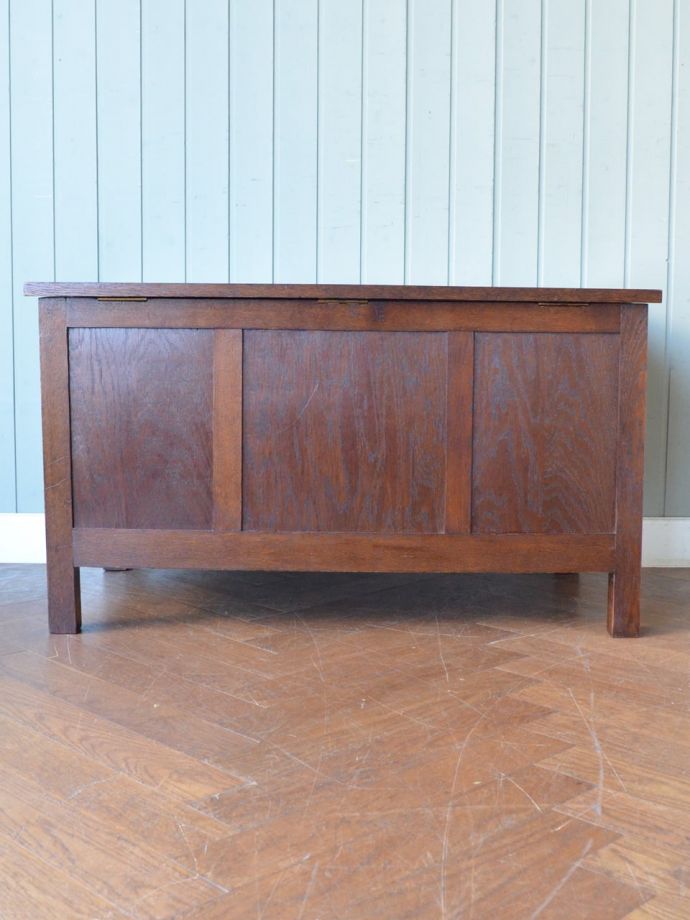 ブランケットボックスの後ろ姿