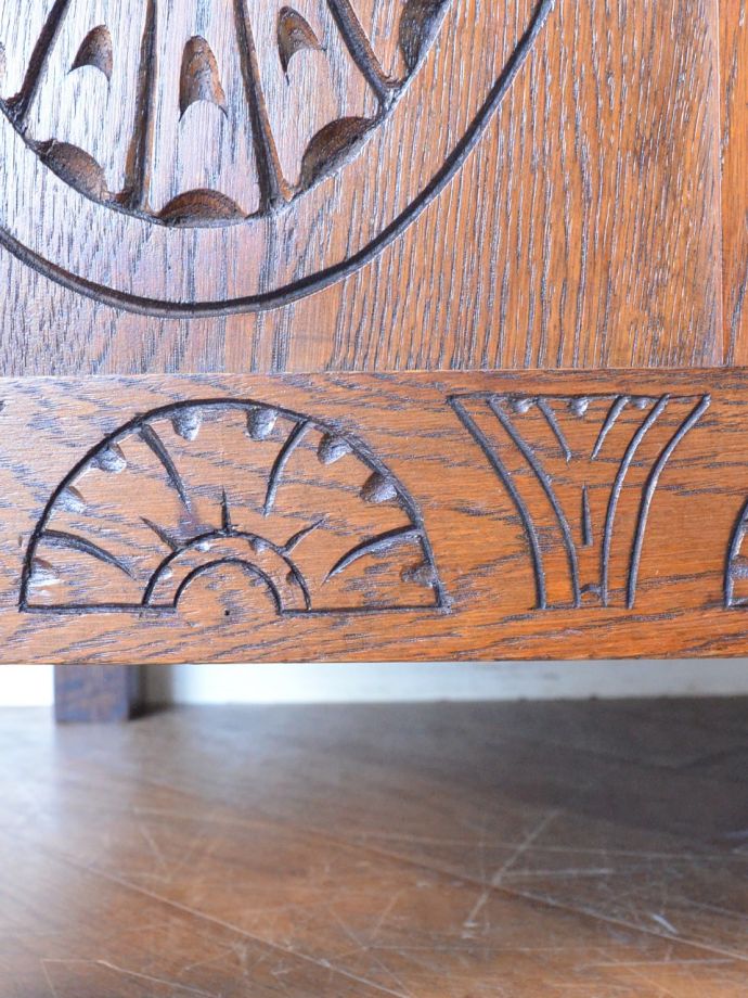 アンティーク家具の装飾