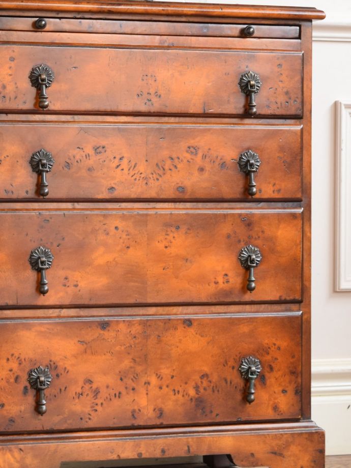 アンティークチェストの美しい木目