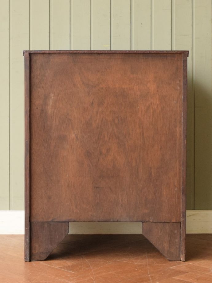 アンティークチェストの後ろ姿