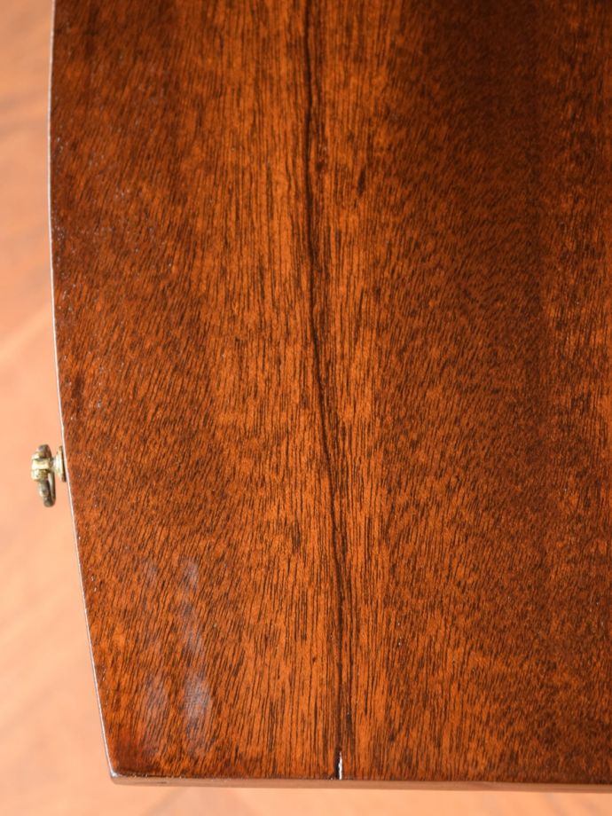 チェストのスライディングトレイ