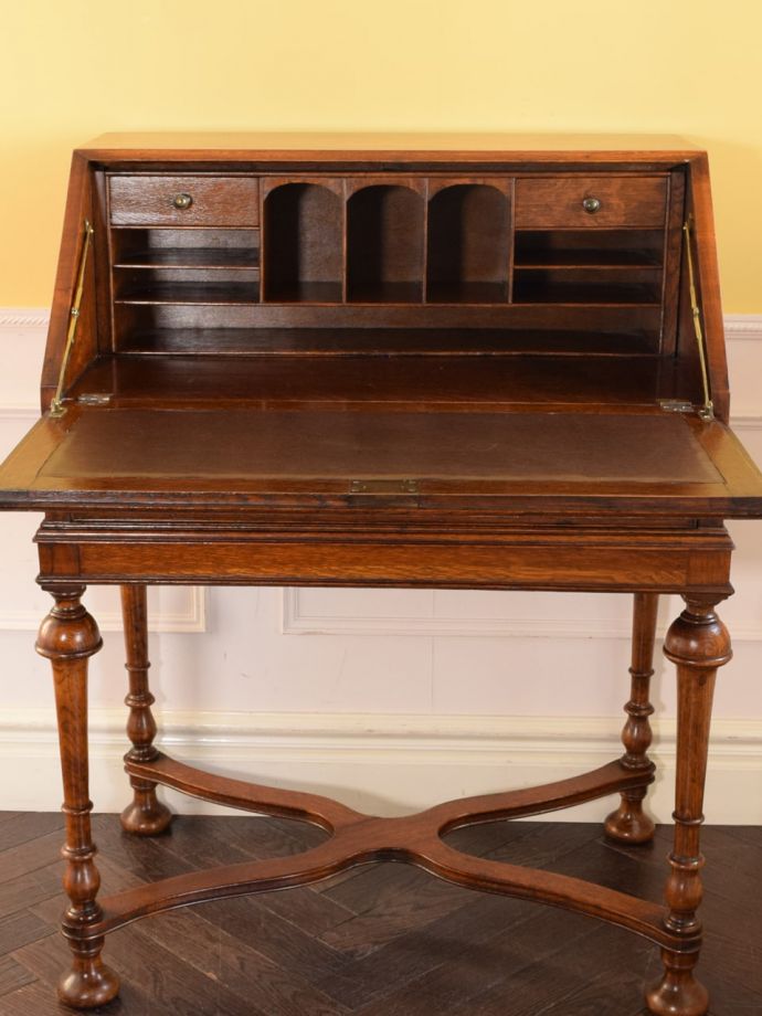 アンティークビューローの扉の中