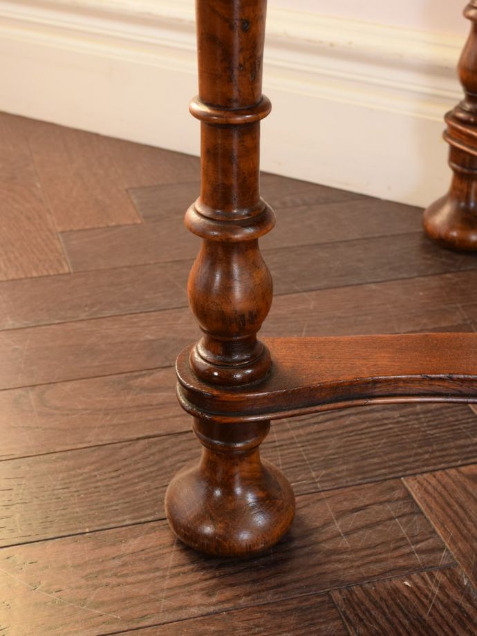 アンティーク家具の脚