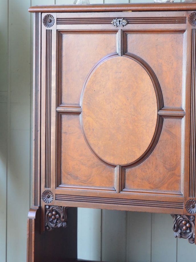 アンティーク家具らしさが漂うビューロー