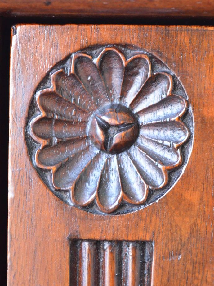 アンティーク家具の装飾