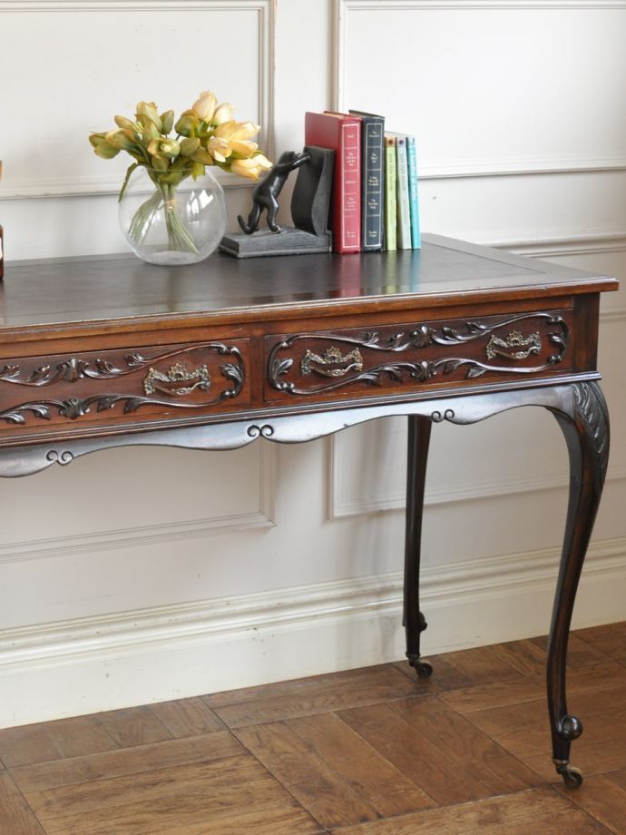 アンティークデスクの美しい木目