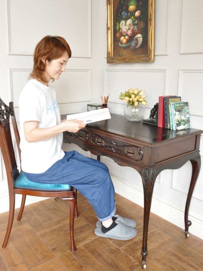 英国アンティークのデスク