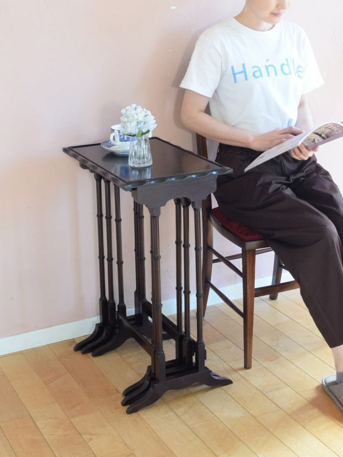 英国スタイルのアンティークテーブル