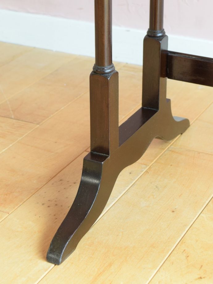 アンティークテーブルの脚