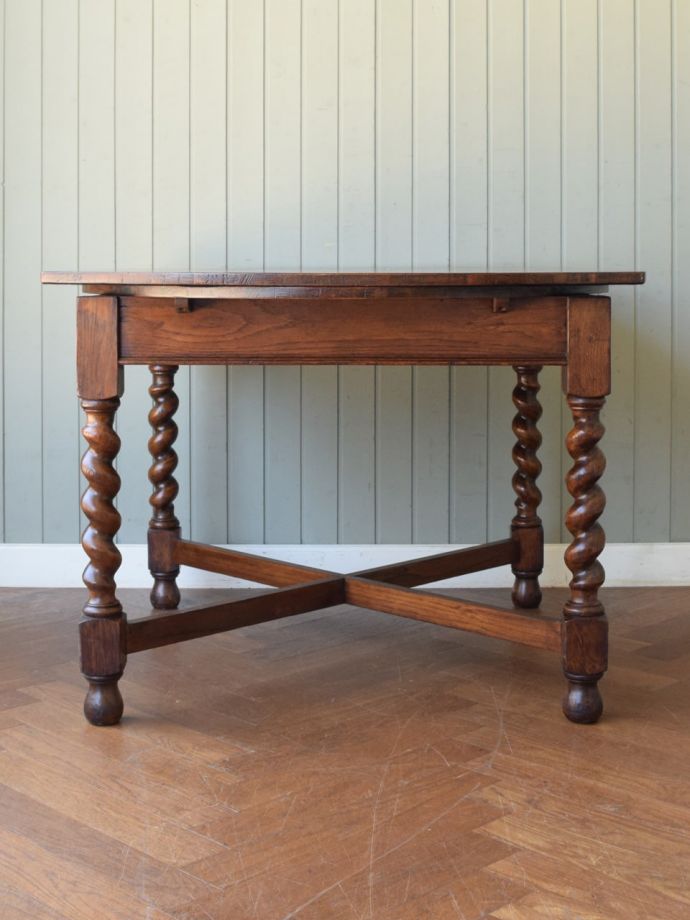 ドローリーフテーブルの横顔