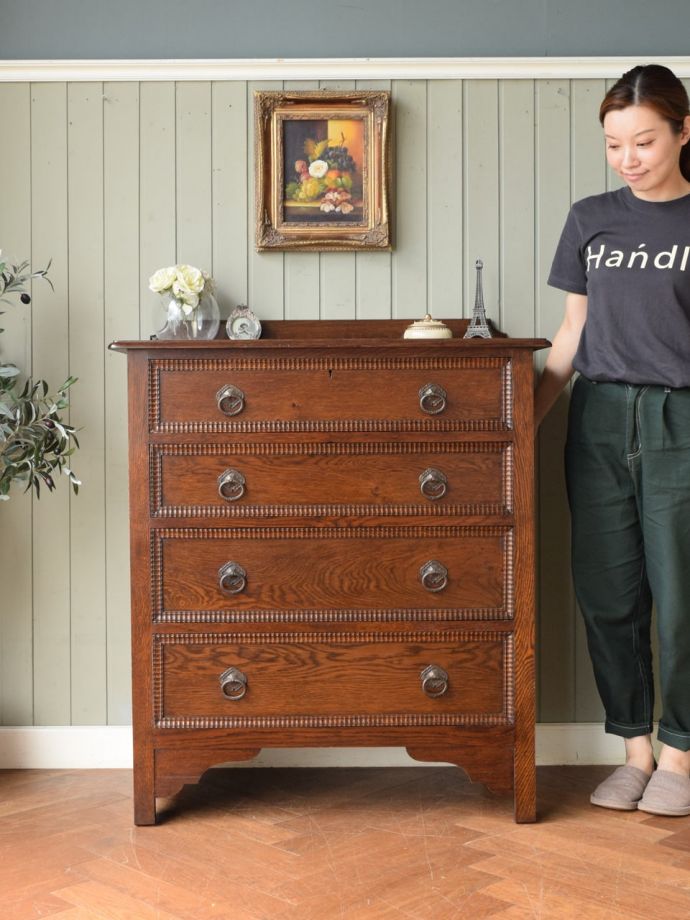 英国アンティークのチェスト