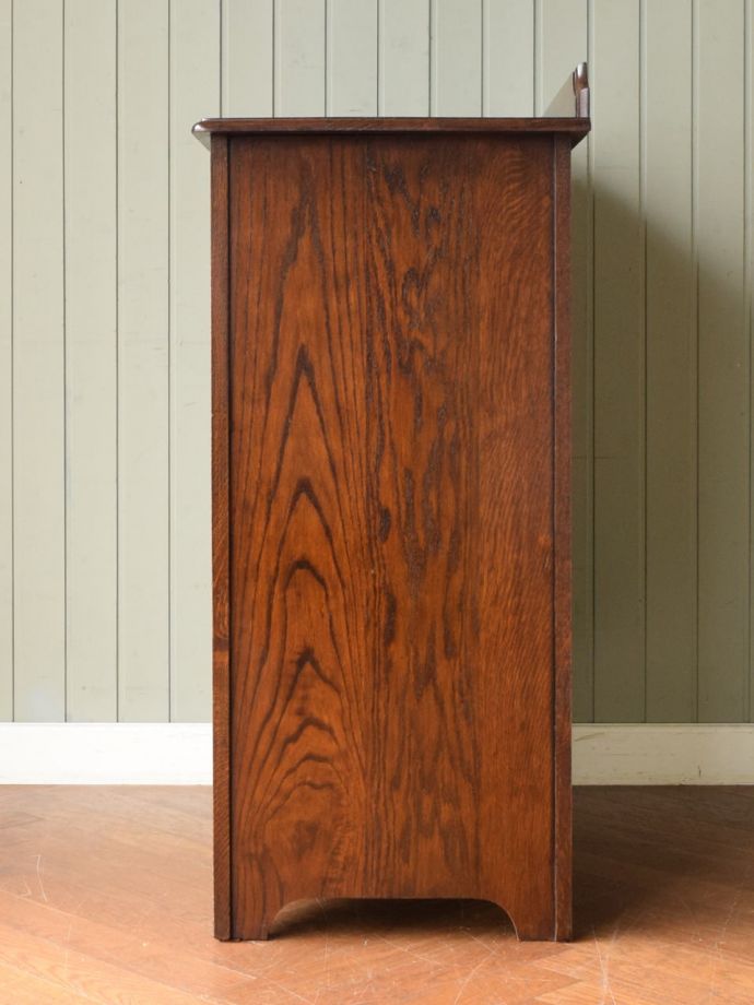 アンティークチェストの側面