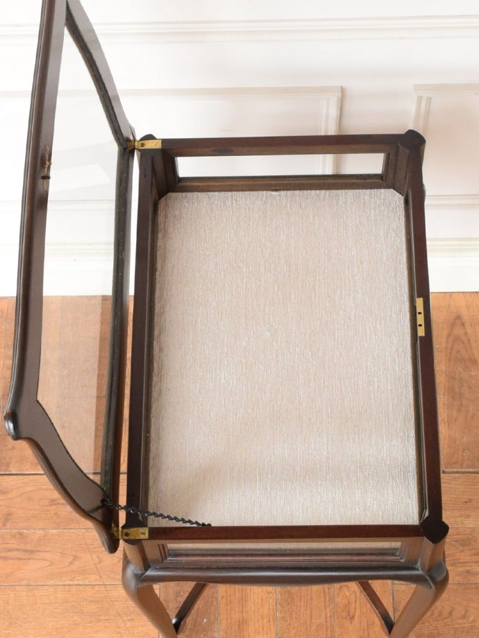 ショーケースの中