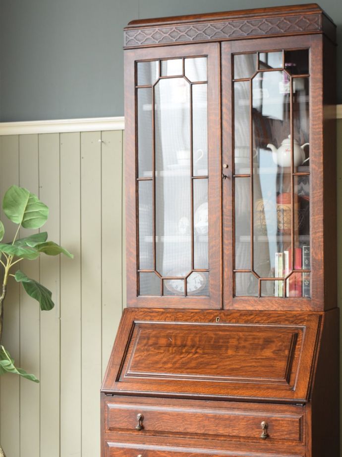 アンティーク家具らしさが漂うビューロー