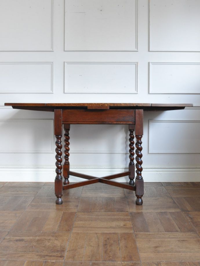 便利なドローリーフテーブル