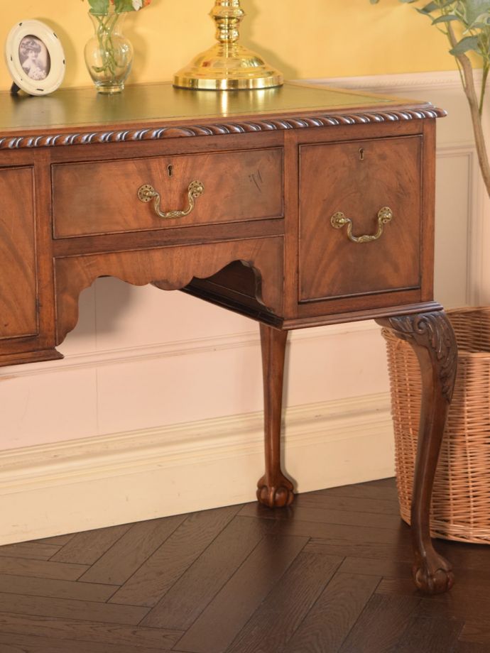 アンティークデスクの美しい木目