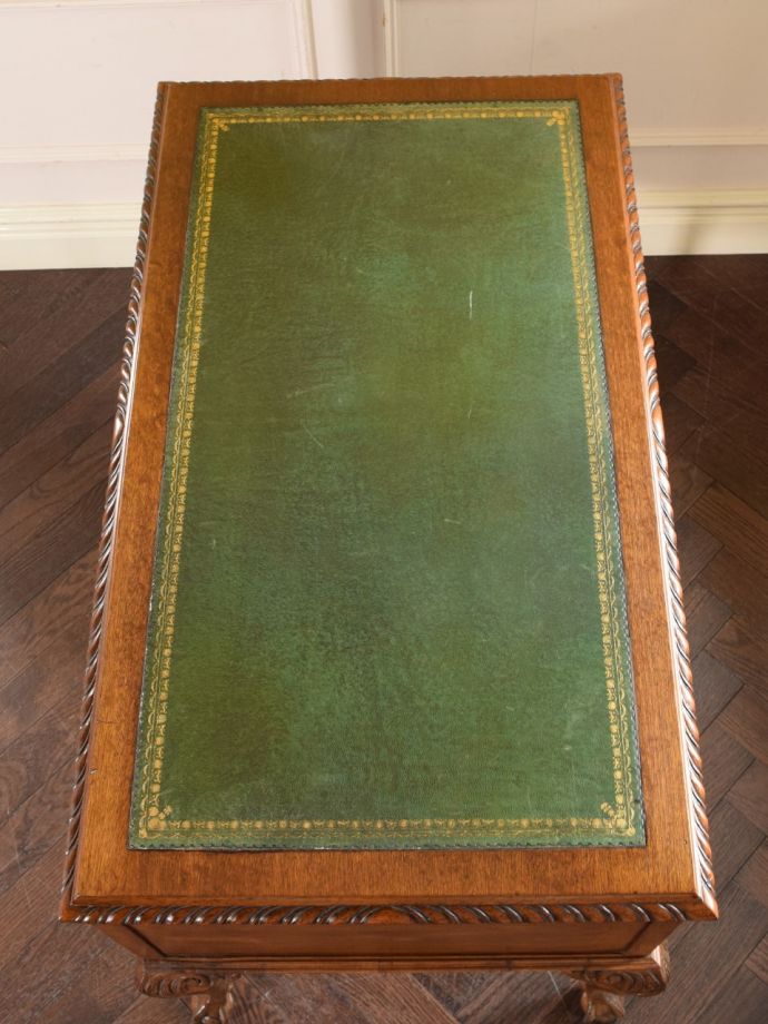 書斎机の美しい天板