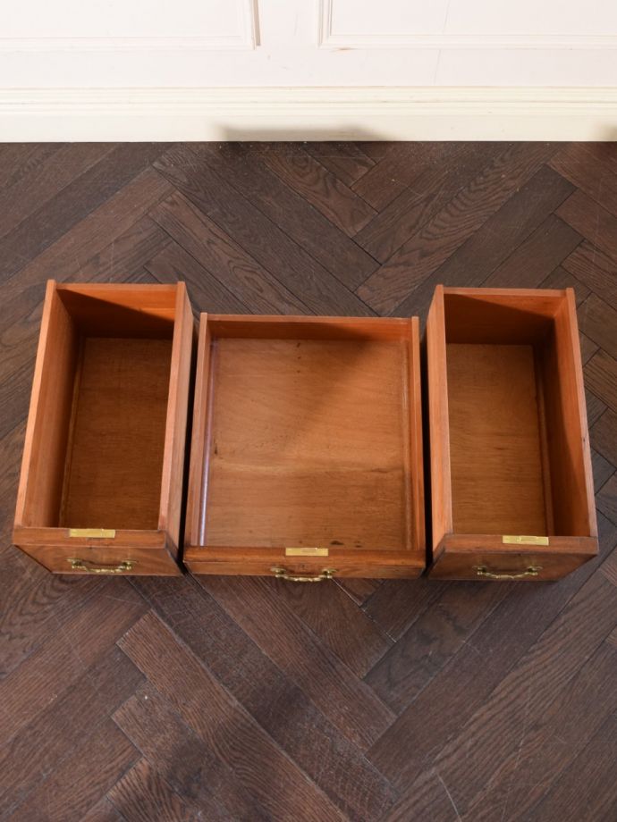 アンティークデスクの引き出し