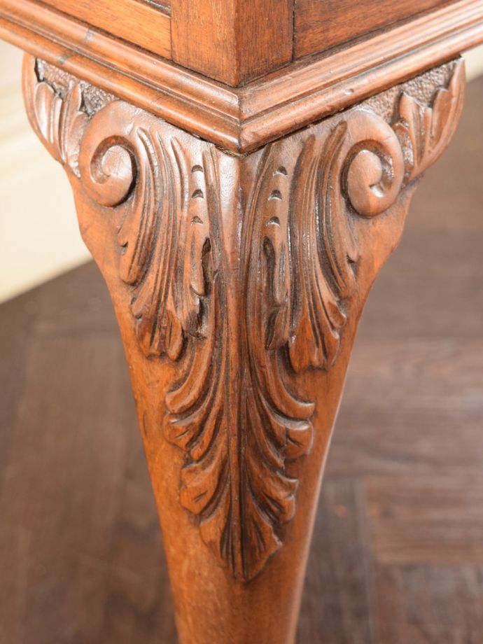 アンティークデスクの装飾