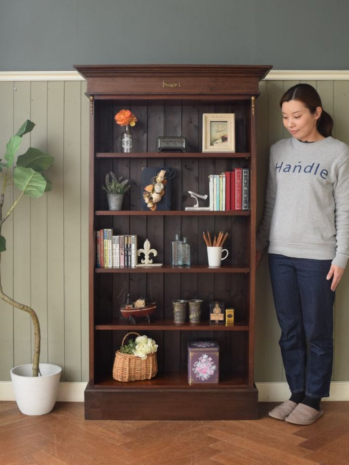 英国アンティークのキャビネット