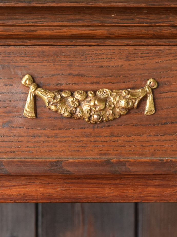 アンティーク家具の装飾
