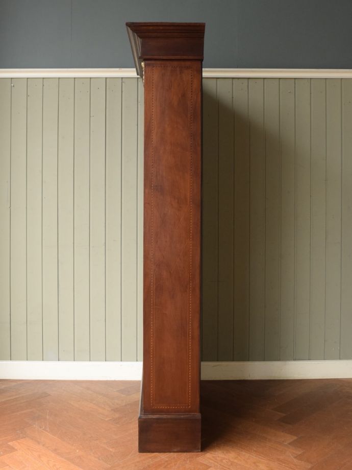 オープンシェルフの側面