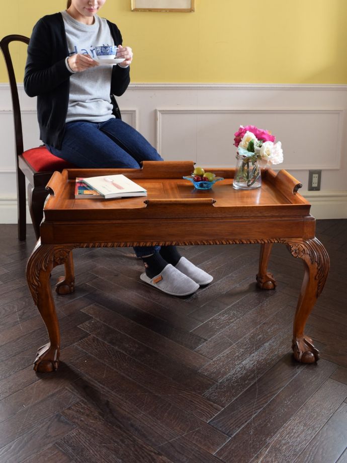 アンティークのコーヒーテーブル