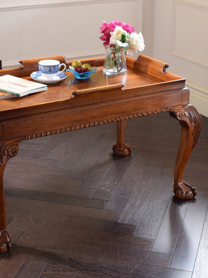 英国のアンティーク家具らしいデザイン