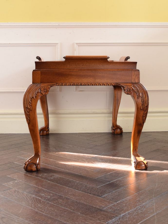 コーヒーテーブルの側面