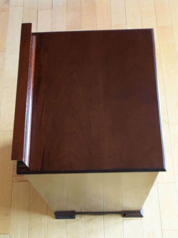 アンティークキャビネットの天板