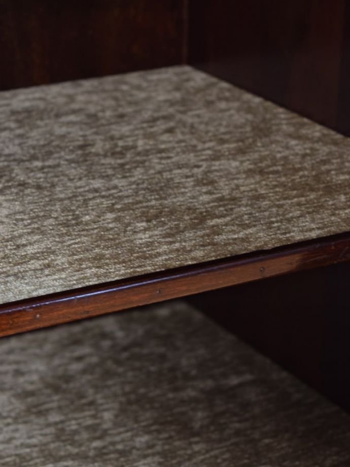 ガラスキャビネットの生地