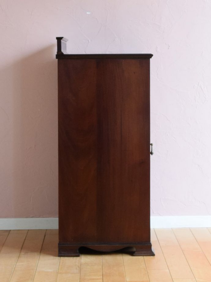 キャビネットの側面