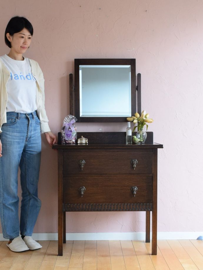 英国アンティークのドレッサー