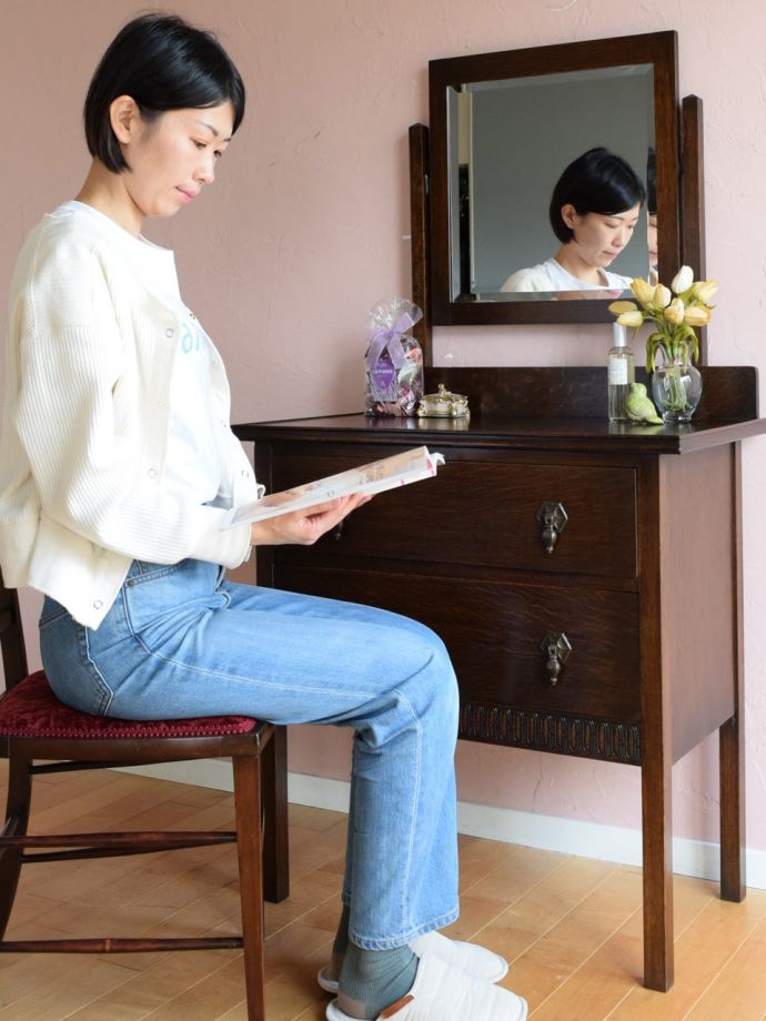 便利に使えるアンティークのドレッサー