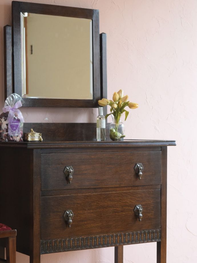 ドレッサーの美しい杢目