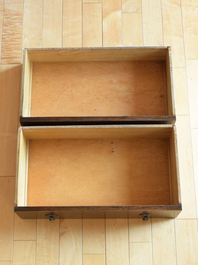 ドレッサーの引き出しの中