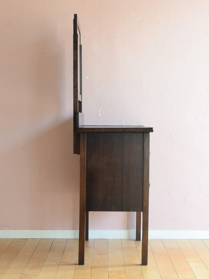 ドレッサーの側面