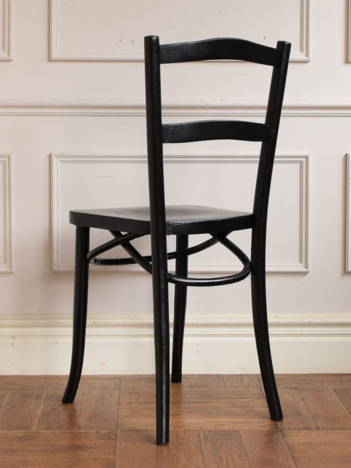 おしゃれな椅子、ベントウッドチェアの後ろ姿