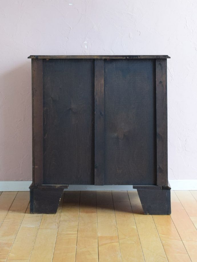 アンティークチェストの後ろ姿