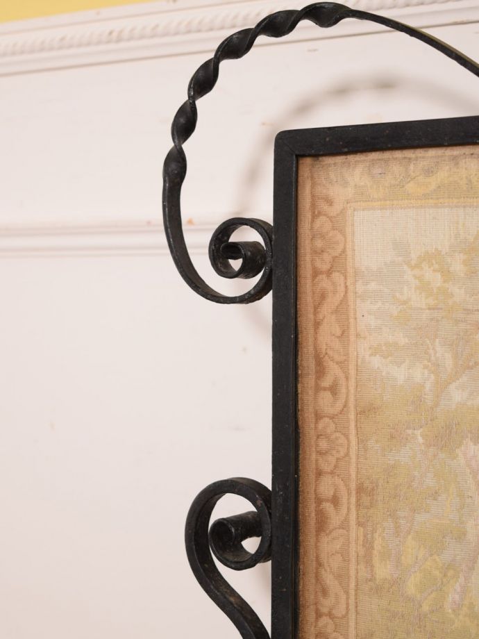 アンティーク家具らしい装飾