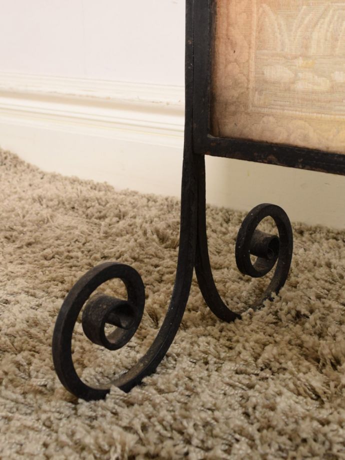 スクリーンの脚