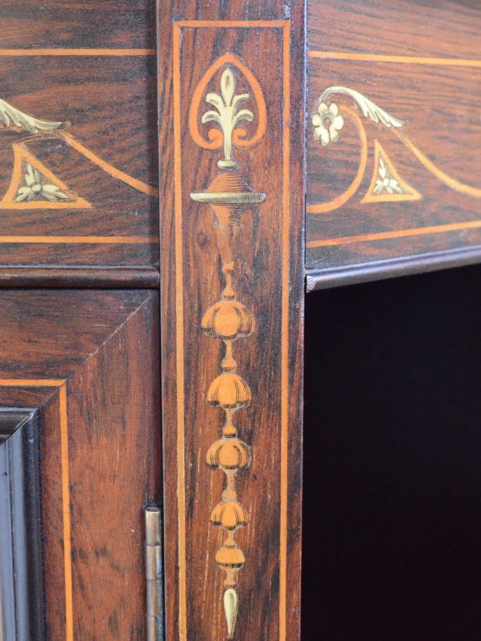 アンティーク家具の装飾