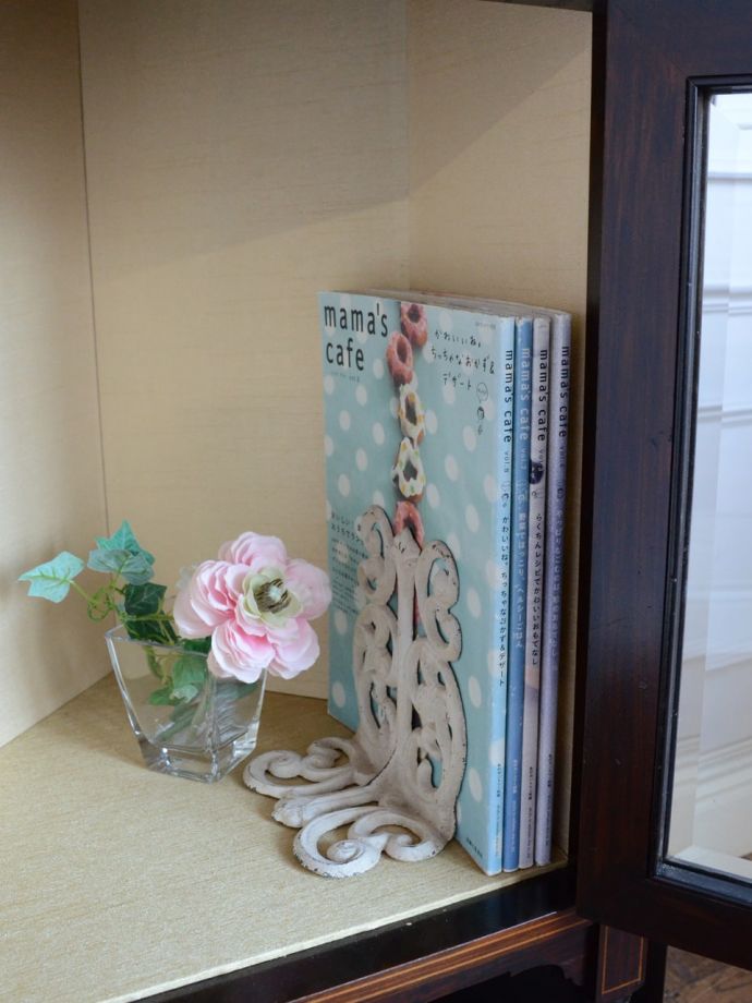 キャビネットの扉を開けると