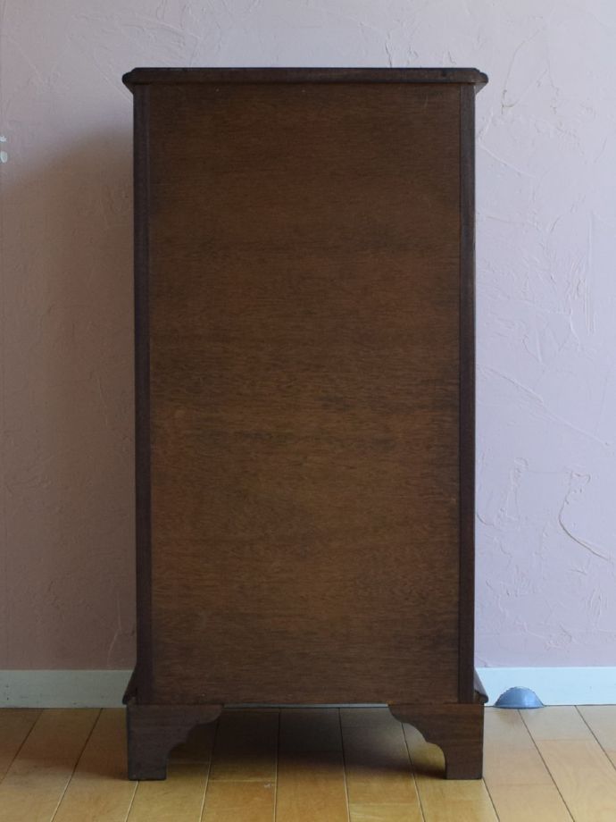 アンティークチェストの後ろ姿